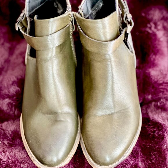 Reneeze Womens Olive Green Ankle Strap Buckle Side Zip Booties 10 medium - Picture 5 of 7